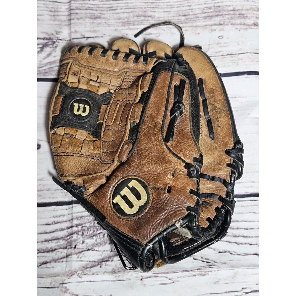 Wilson A500 11.5” RHT Infielder Glove AO500 ZS115 (Flaw)